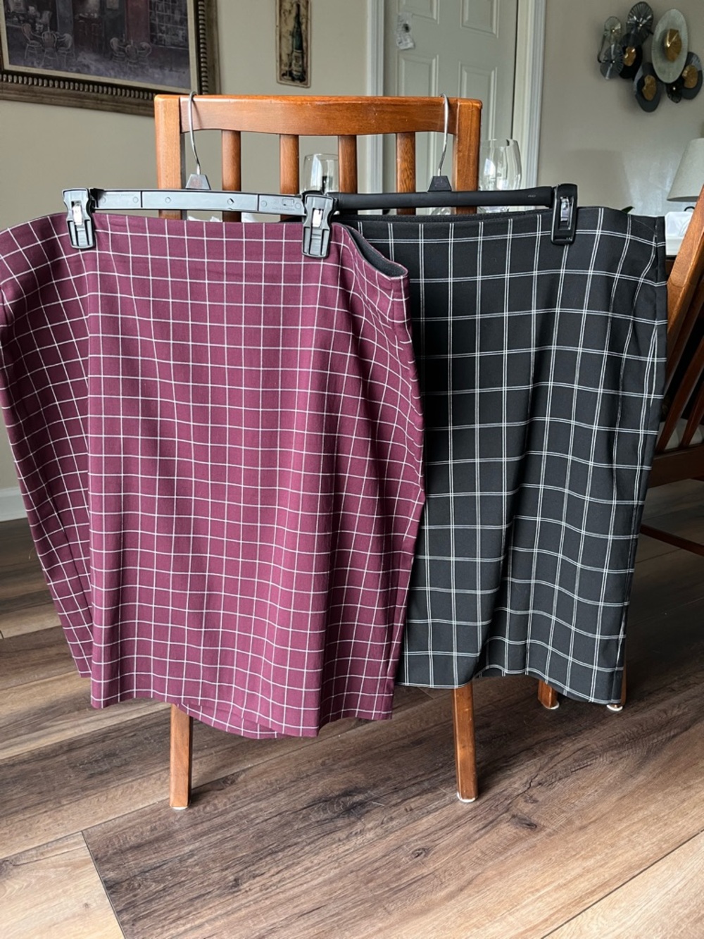Two ELLE pull on Skirts in size XXL!  Burgundy/White and Black/White